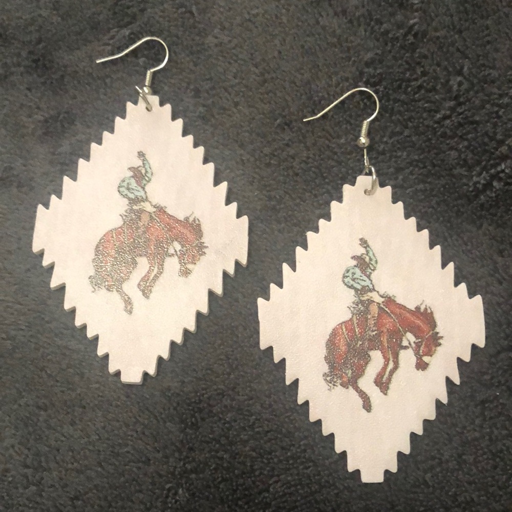 BRONC EARRINGS/WESTERN